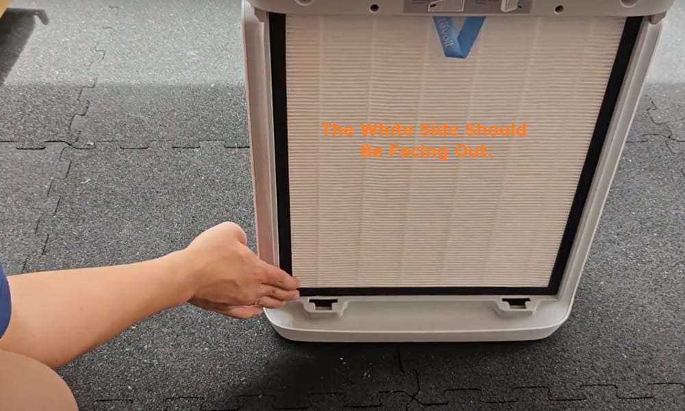 the white side should be facing out